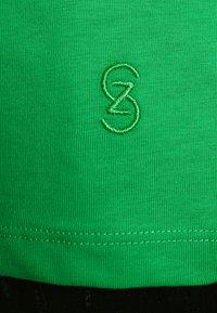 Gestuz JORY TEE - T-shirt estampada - green bee