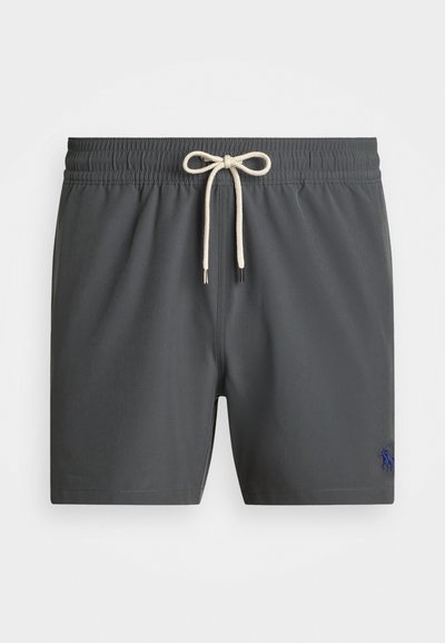 Pantaloni scurți de înot gri, din material ușor, cu un cordon în talie de culoare crem și un mic logo albastru pe partea stângă jos.