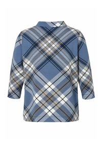 Blau kariertes Oberteil mit Dreiviertelärmeln. Es zeigt verschiedene Blautöne, Creme und Braun in einem geometrischen Muster mit einem Kragen. Weicher Stoff.