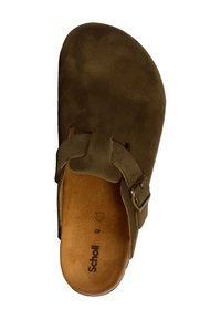 Sandale en suede marron, à enfiler, avec une large sangle et un détail de boucle, semelle intérieure ergonomique et semelle plate. Nom de la marque "Scholl" visible à l'intérieur.
