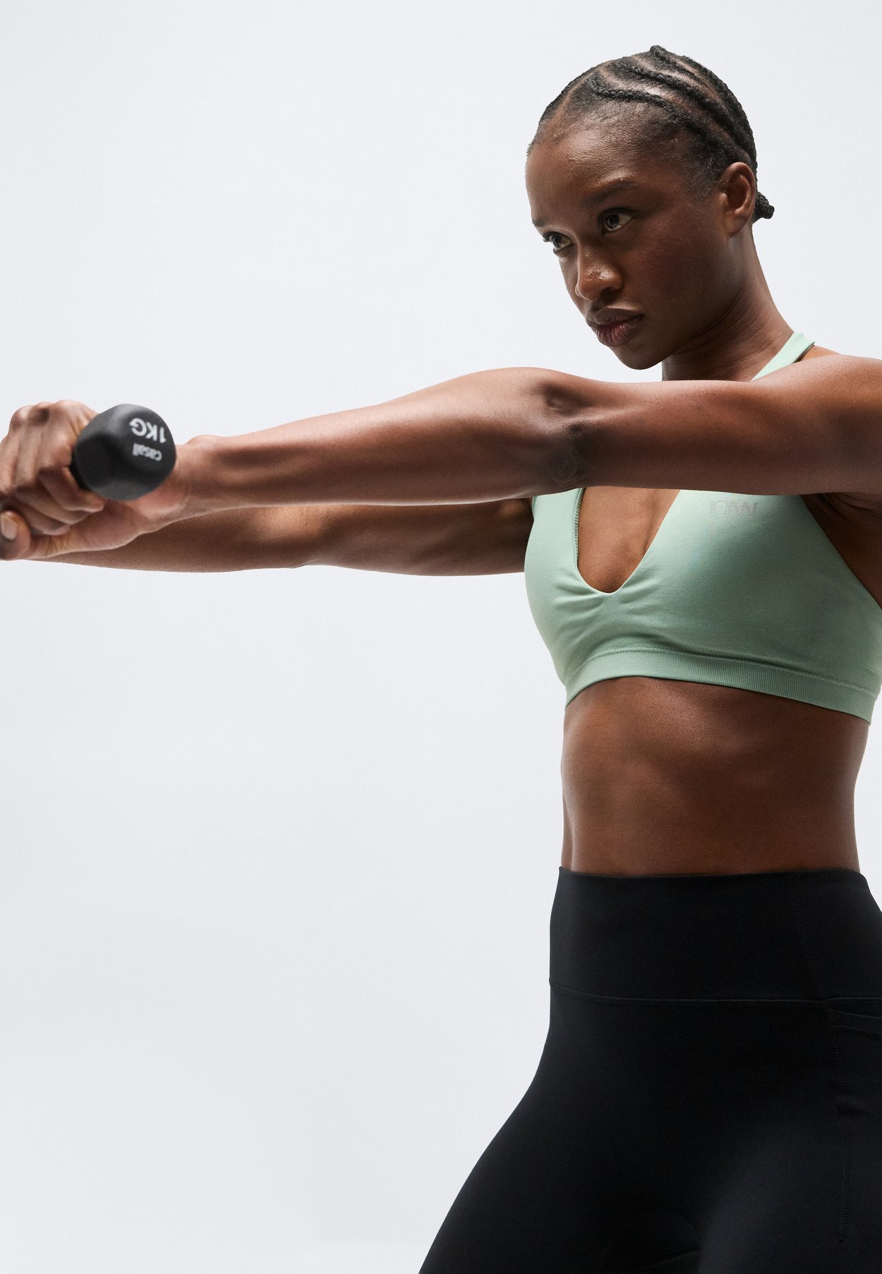DEFINE SEAMLESS HALTER SPORTS BRA