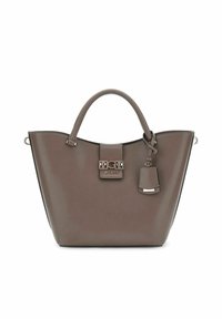 Sac fourre-tout en simili cuir marron avec deux poignées, forme structurée, matériel logo sur le rabat avant et une étiquette amovible.