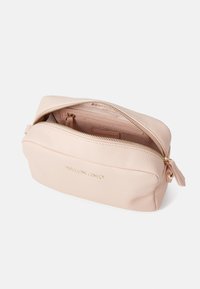 Valentino Bags BRIXTON - Torba čez telo - cipria