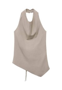Haut asymétrique beige en tissu lisse, doté d'un col halter, d'un devant drapé et d'une fermeture à boutons au dos avec un détail noué à l'ourlet.