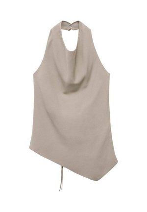 Top asimétrico de color beige hecho de una tela suave, cuenta con un cuello halter, un frente drapeado y un cierre de botones en la parte posterior con un detalle de lazo en el dobladillo.