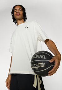 adidas Performance ANTHONY ADWARDS ANTED TEE - Sportfelső - cloud white
