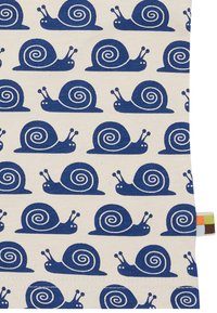 Tessuto con un motivo ripetuto di lumache blu su uno sfondo bianco sporco, con conchiglie a spirale e due antenne su ogni lumaca.