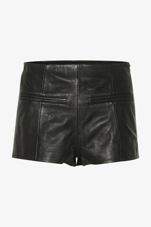 Zwarte leren shorts met een gladde textuur, voorzien van twee achterzakken en een getailleerd ontwerp. Korte lengte, minimale stiksels.