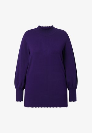 Fioletowy dzianinowy sweter z wysokim falbaniastym dekoltem, rękawami typu balloon i falbanym dołem. Gładka struktura, prosty design bez wzorów.