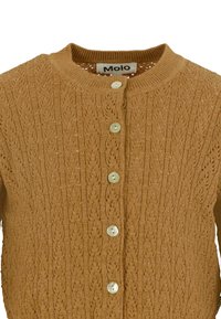 Cardigan lavorato a maglia di un caldo marrone, con un motivo testurizzato, scollo rotondo e cinque bottoni chiari sulla parte anteriore.