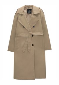 Trench-coat beige longueur genou avec larges revers, boutons croisés, ceinture à la taille et poches latérales, en tissu lisse.
