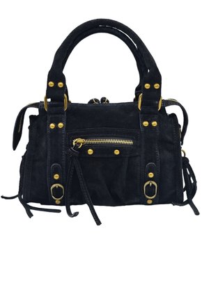 Sac à main en daim noir avec double poignée, poche avant zippée, clous dorés, boucles et pampilles décoratives en cuir.