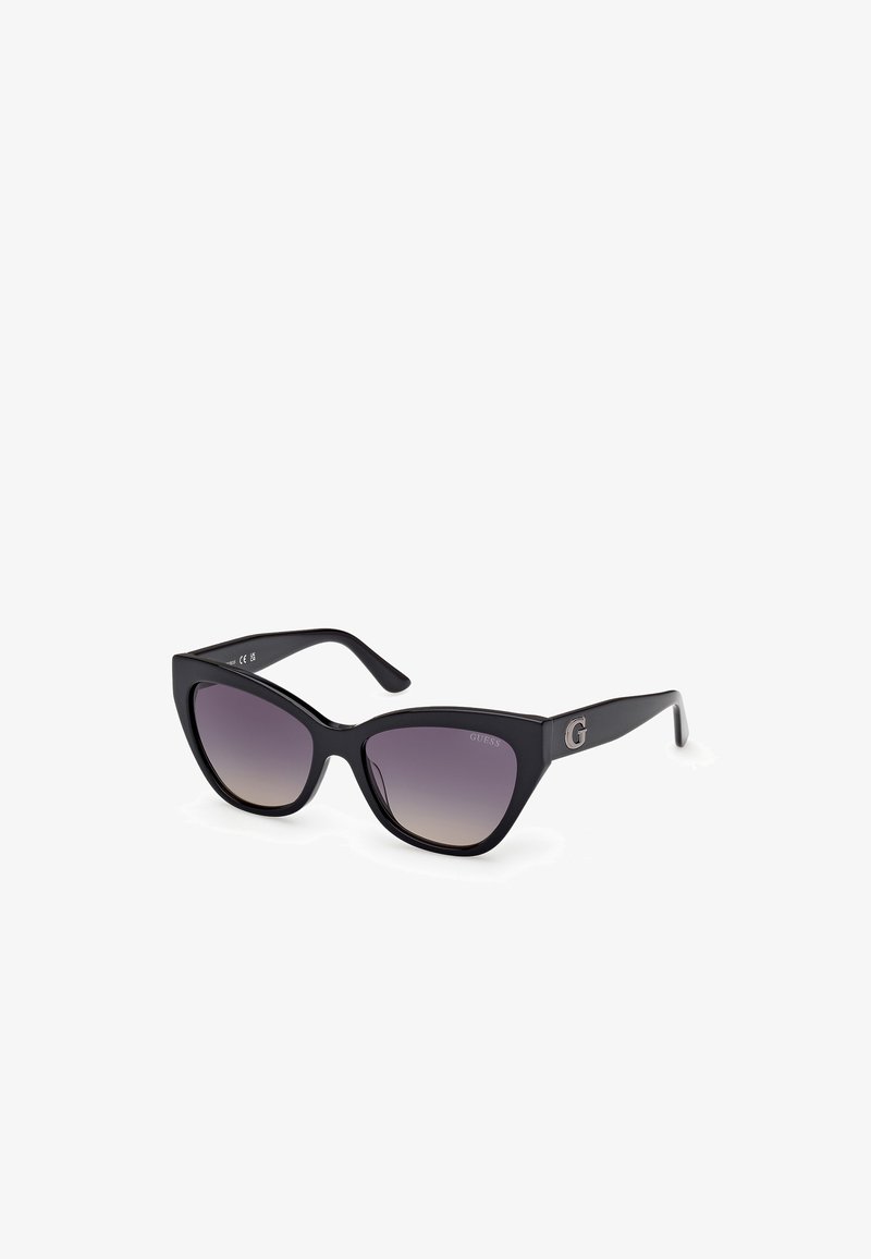 Zwarte cat-eye zonnebril met gradient paarse zonnebrillen. Kenmerkt zich door een matte afwerking en een zilveren logo-accent op de poot.
