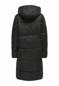 Doudoune noire avec capuche, présentant un design matelassé, une coupe mi-longue et une texture douce et mate. Aucun matériel ou accent visible.