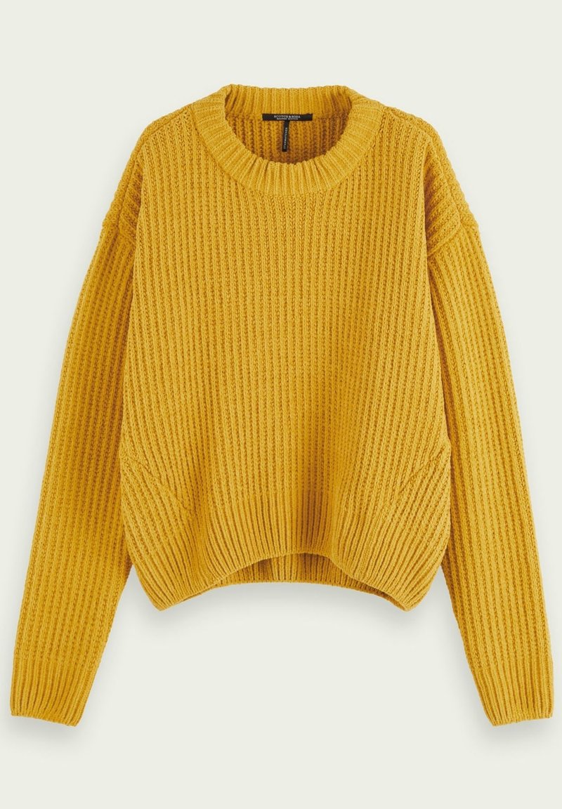 Suéter de punto amarillo mostaza con textura acanalada, cuello redondo y hombros caídos. Presenta un silueta relajada ligeramente corta.