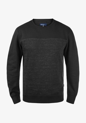 Fekete pulóver texturált vízszintes mintával a mellkason, kerek nyakkivágással és bordázott mandzsettával és aljjal.