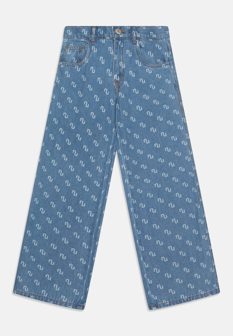 Jeans in denim azzurro chiaro con un design a gamba larga, caratterizzati da un motivo astratto bianco ripetuto. Dotati di cinque tasche e chiusura frontale con bottone.