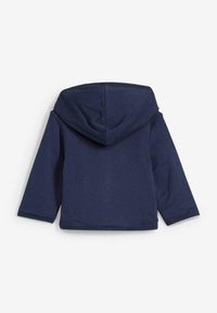 Felpa con cappuccio blu navy, maniche lunghe, in tessuto di cotone e dal design semplice. Presenta un cappuccio sul retro e polsini a coste. Nessuna grafica visibile.