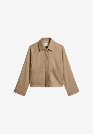 Khakifarbene, kurz geschnittene Jacke mit spitzem Kragen, Raglanärmeln, zwei Fronttaschen und glatter Stoffstruktur. Verfügt über einen Reißverschluss vorne.