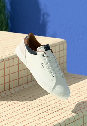 KENTON COURT - Sportbačiai - white