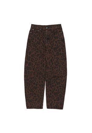 Pantalones de estampado de leopardo marrón con cintura alta, cinco bolsillos y cierre de botón. La textura de la tela parece suave y duradera.