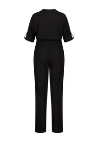 Zwarte jumpsuit met korte mouwen, opgerolde manchetten met knoopbanden, een getailleerde taille en lange rechte pijpen, van achteraf gezien.