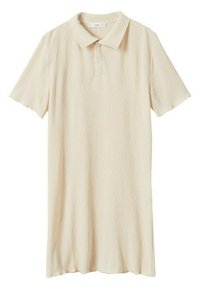 Vestido polo de manga corta en beige, con tejido texturizado, cuello clásico y tapeta de botones. Dobladillo recto, diseño hasta la rodilla.