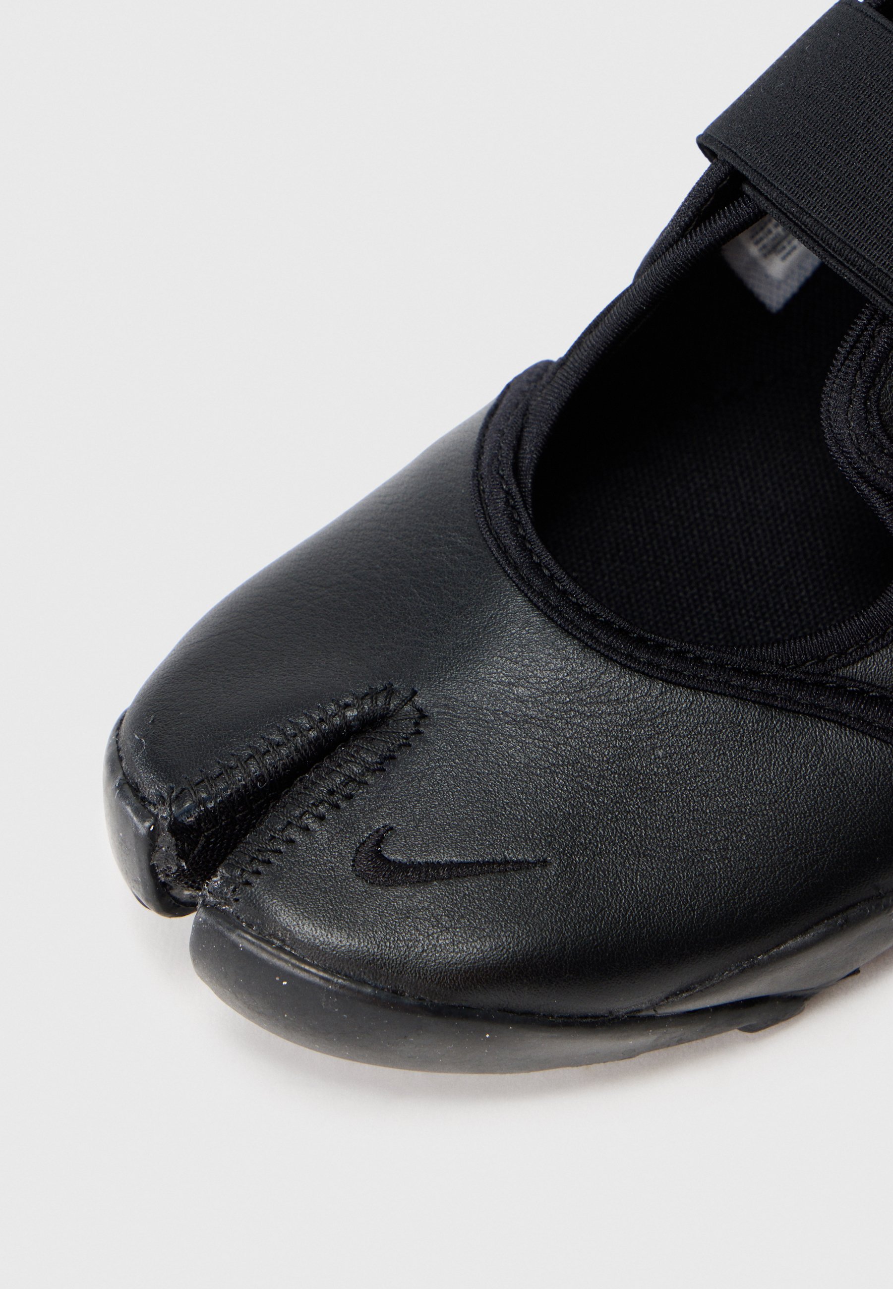 nike shoes separate toe