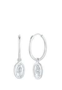 Silberne Creolen mit ovalem Anhänger und geprägtem Design. Glatte, polierte Oberfläche; leicht und kreisförmig.