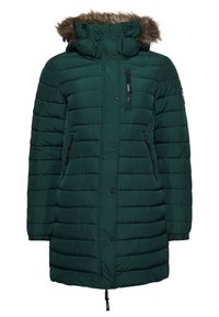 Chaqueta acolchada verde con capucha forrada de piel, bolsillo en el pecho con cremallera y dos bolsillos laterales; presenta un patrón acolchado y dobladillo ajustable.