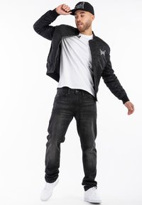 Tapout CHASHIERS - Bomber-jakk - black white