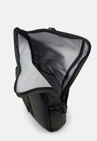 Rains TEXEL MOULDED BACKPACK UNISEX - Turistinė kuprinė - green