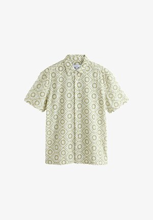 Chemise à manches courtes avec boutons, présentant un motif géométrique de diamants et de cercles verts et blancs.