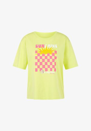 Hellgelbes T-Shirt mit rosa-gelbem kariertem Sonnenmotiv und dem Text „SUNSHINE on my mind“ auf der Vorderseite.