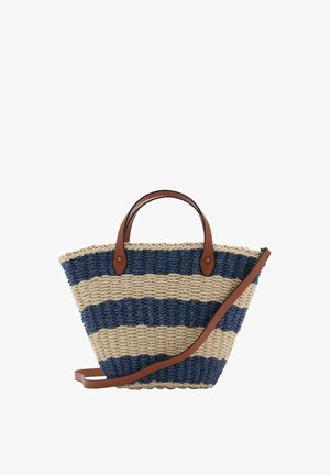 Borsa a tracolla intrecciata in paglia a righe blu e beige, con manici in pelle marrone e una tracolla regolabile.