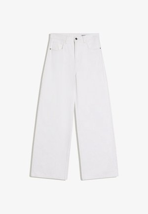 Jeansi albi din denim cu croială largă pe picior, cu buzunare frontale, bucle pentru curea și închidere cu nasture în talie.