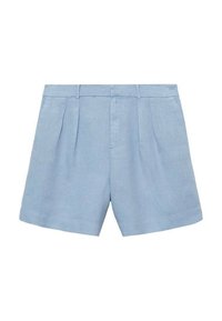 Pantalones cortos de lino azul claro con un corte entallado, pinzas en la parte delantera, trabillas para cinturón y un dobladillo limpio y recto en la parte inferior.
