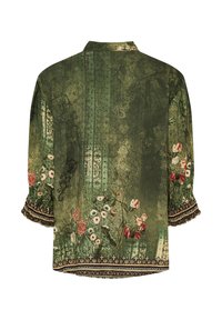 Grøn blomstret bluse med 3/4 ærmer. Har indviklede blomstermønstre, tekstureret stof og sort blonder trim ved ærmerne og kanten.