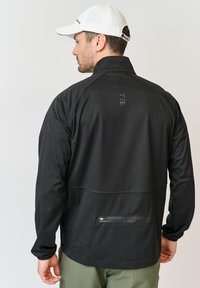 Backtee Windjack - black