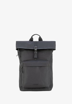 Rolltop-Rucksack aus dunkelgrauem Stoff mit einer vorderen Reißverschlusstasche, verstellbaren Trägern und einer Metallschnalle für sicheren Verschluss.