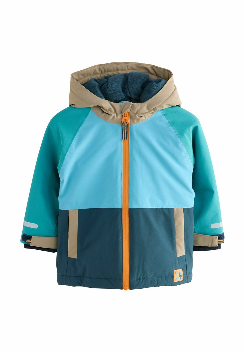 Bunte Kinderjacke mit Kapuze, aus wasserdichtem Material in hellblauen, teal, marineblauen und beigen Farbtönen, mit einem orangefarbenen Reißverschluss.