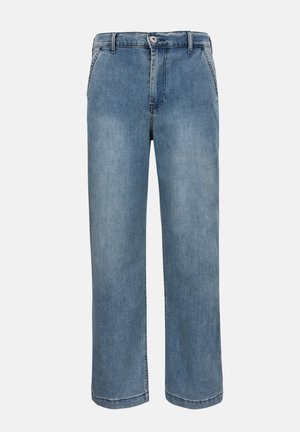 Plave traperice ravnih nogavica s prednjim kopčanjem na dugme, patentnim zatvaračem i prorezima za remen na neutralnoj pozadini.