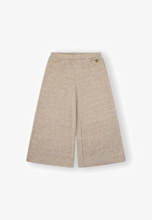 Pantalones de pierna ancha beige con una textura suave, que presentan una cinturilla plana y un pequeño detalle de logo en el frente.