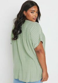 Yours Clothing STRIPE NOTCH NECK - Blus - light green