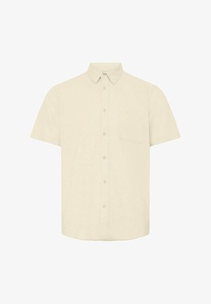 Camisa de manga corta con cuello en tela beige claro. Cuenta con un bolsillo frontal y cierre de botones en la parte delantera. Textura suave y diseño clásico.