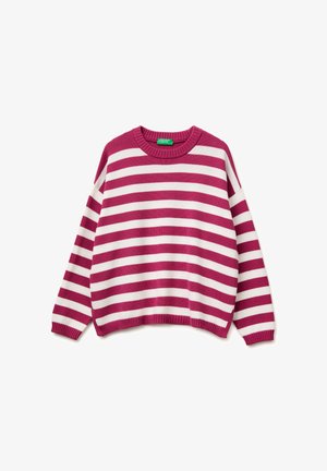 Maglione a maniche lunghe in maglia con ampie strisce orizzontali bianche e rosa scuro e polsini e orlo a costine, disteso su sfondo bianco.