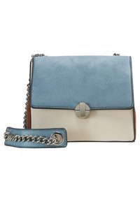 Modrá a krémová crossbody taška s texturovaným předním dílem, kovovými detaily a řetízkovým popruhem. Obsahuje klapku na zavírání a kontrastní boční akcenty.