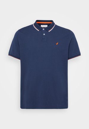 Mørkeblå polo t-shirt i bomuld med en to-knap lukning, korte ærmer og kontrasterende rød- og hvidkrave. Har et lille orange logo.