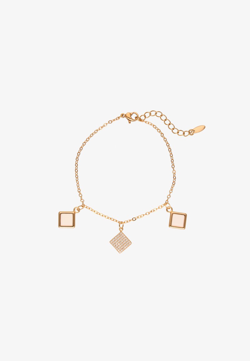 Pulsera de cadena dorada con dos charms geométricos: un cuadrado y un diamante con piedras transparentes, y un cierre de langosta para longitud ajustable.