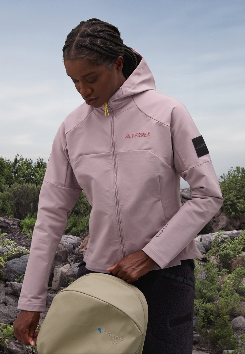 Adidas Terrex NATIONAL GEOGRAPHIC WOMEN SOFTSHELL JACKET - Casaco softshell - preloved fig